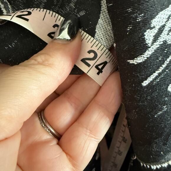 CHICO's Black and White Floral Jacquard Light Jacket | Chico's 3 / US Size 16-18 - Picture 8 of 10